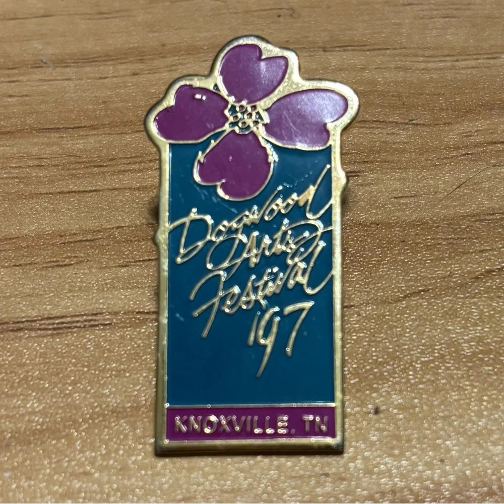 🎒BTS SALE📚 Vintage 1997 Dogwood Arts Festival Knoxville Tennessee Enamel Souveni
